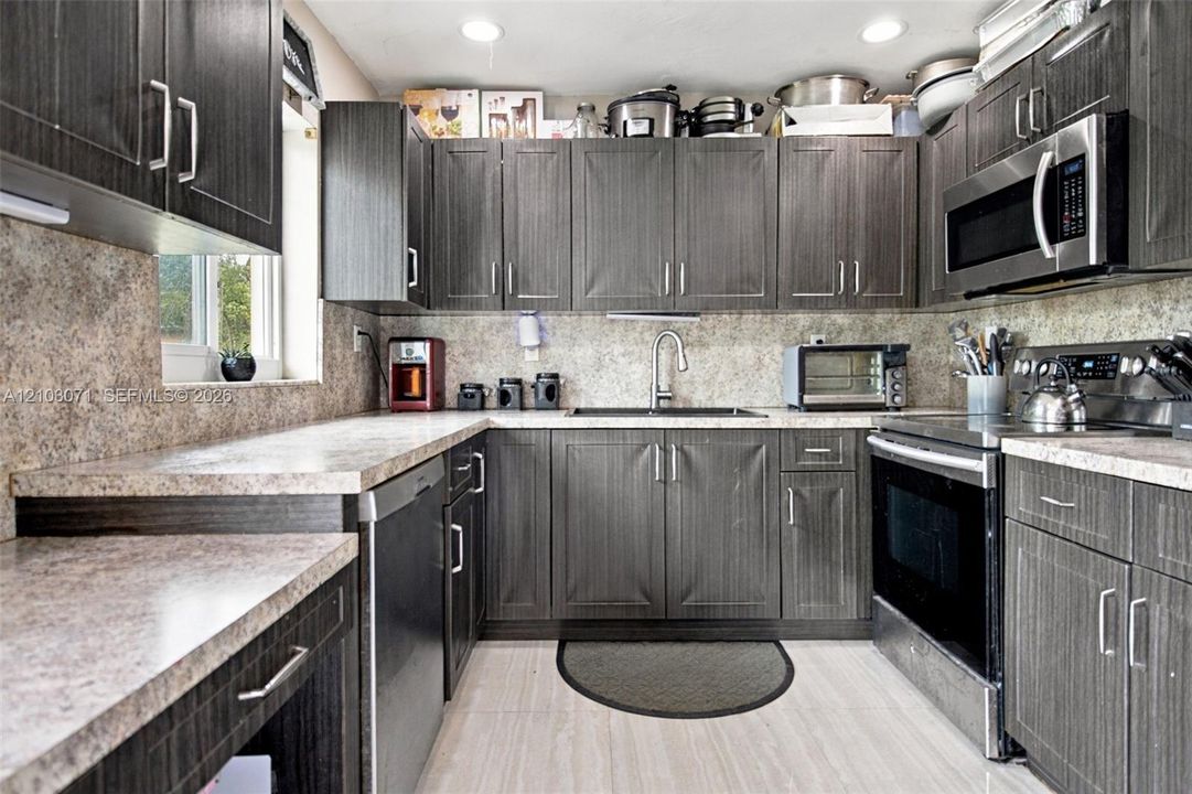 For Sale: $675,000 (0 beds, 0 baths, 2318 Square Feet)