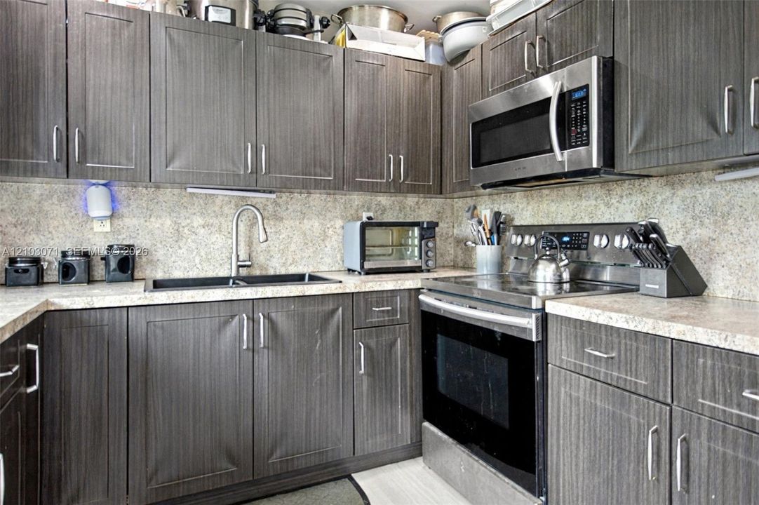 For Sale: $675,000 (0 beds, 0 baths, 2318 Square Feet)