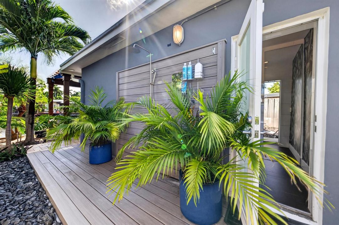 052-023-Outdoor Shower-4000x2666