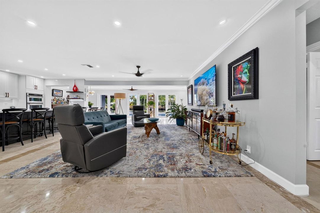 010-032-Family Room-4000x2664