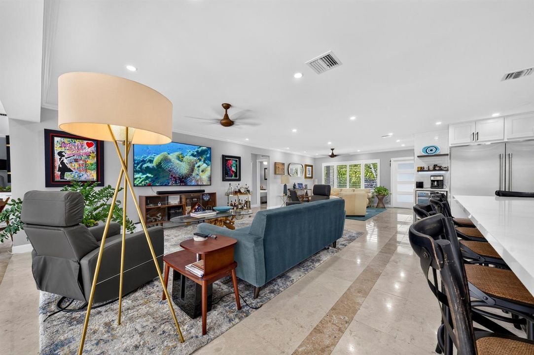 008-038-Family Room-4000x2660
