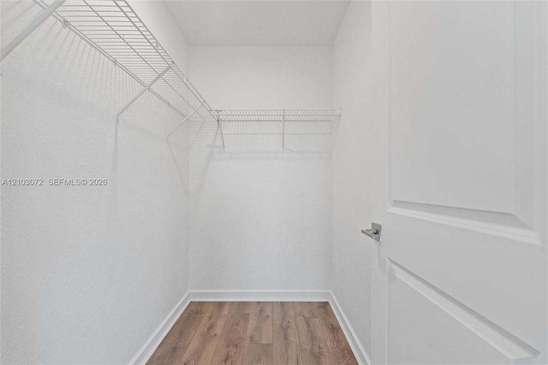 В аренду: $2,600 (4 спален, 3 ванн, 1374 Квадратных фут)