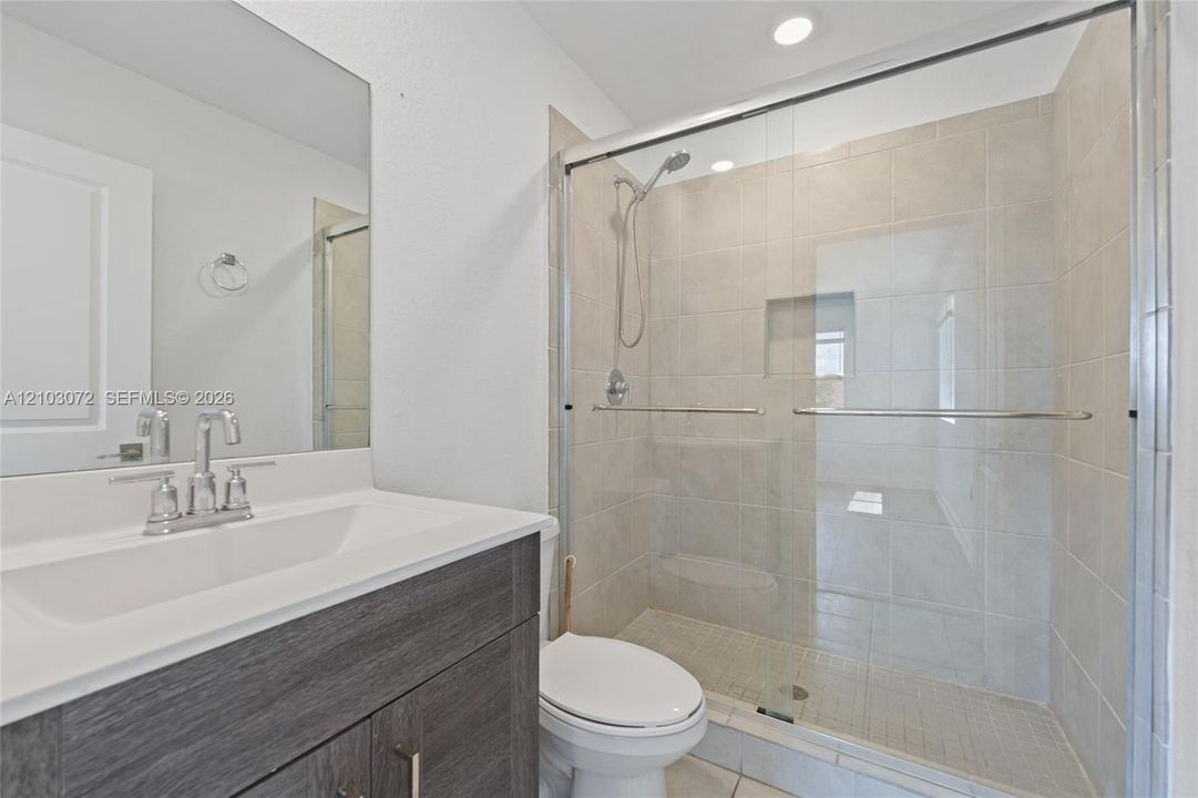 В аренду: $2,600 (4 спален, 3 ванн, 1374 Квадратных фут)