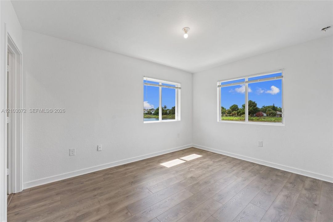 В аренду: $2,600 (4 спален, 3 ванн, 1374 Квадратных фут)