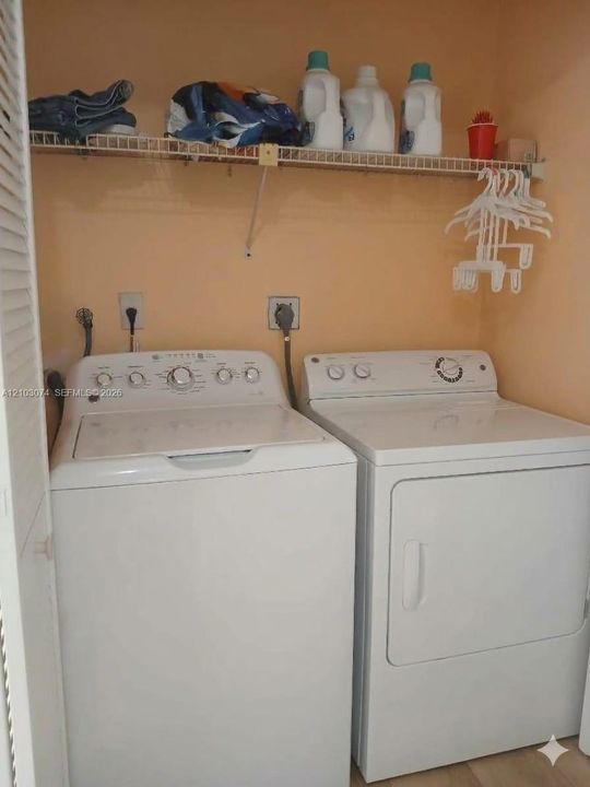 На продажу: $379,500 (3 спален, 3 ванн, 1232 Квадратных фут)
