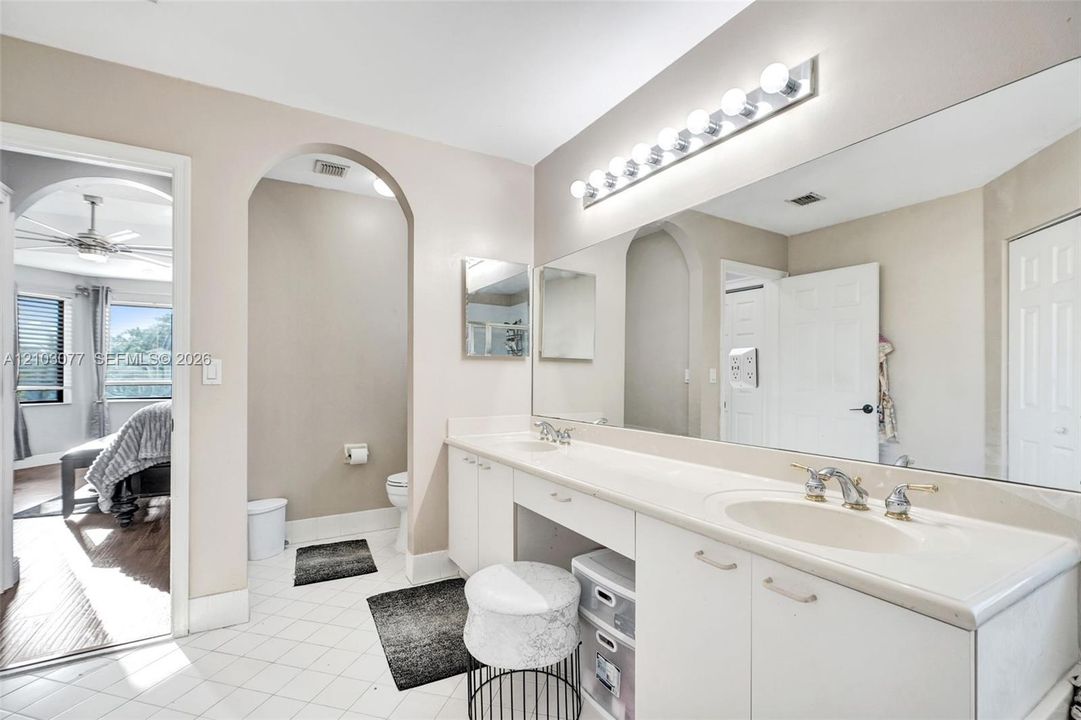 For Sale: $899,000 (5 beds, 2 baths, 2769 Square Feet)