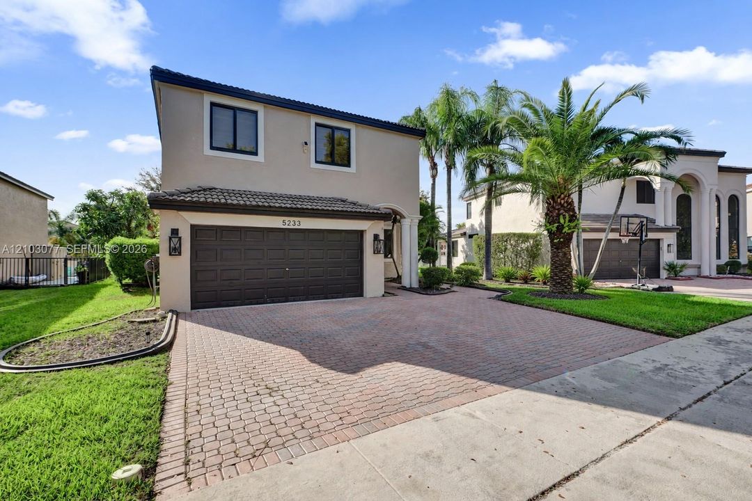 For Sale: $899,000 (5 beds, 2 baths, 2769 Square Feet)