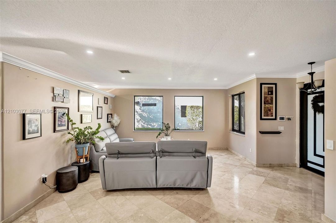 For Sale: $899,000 (5 beds, 2 baths, 2769 Square Feet)