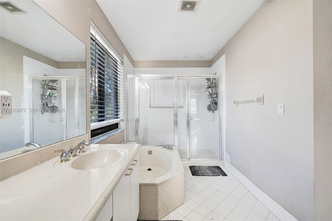 For Sale: $899,000 (5 beds, 2 baths, 2769 Square Feet)