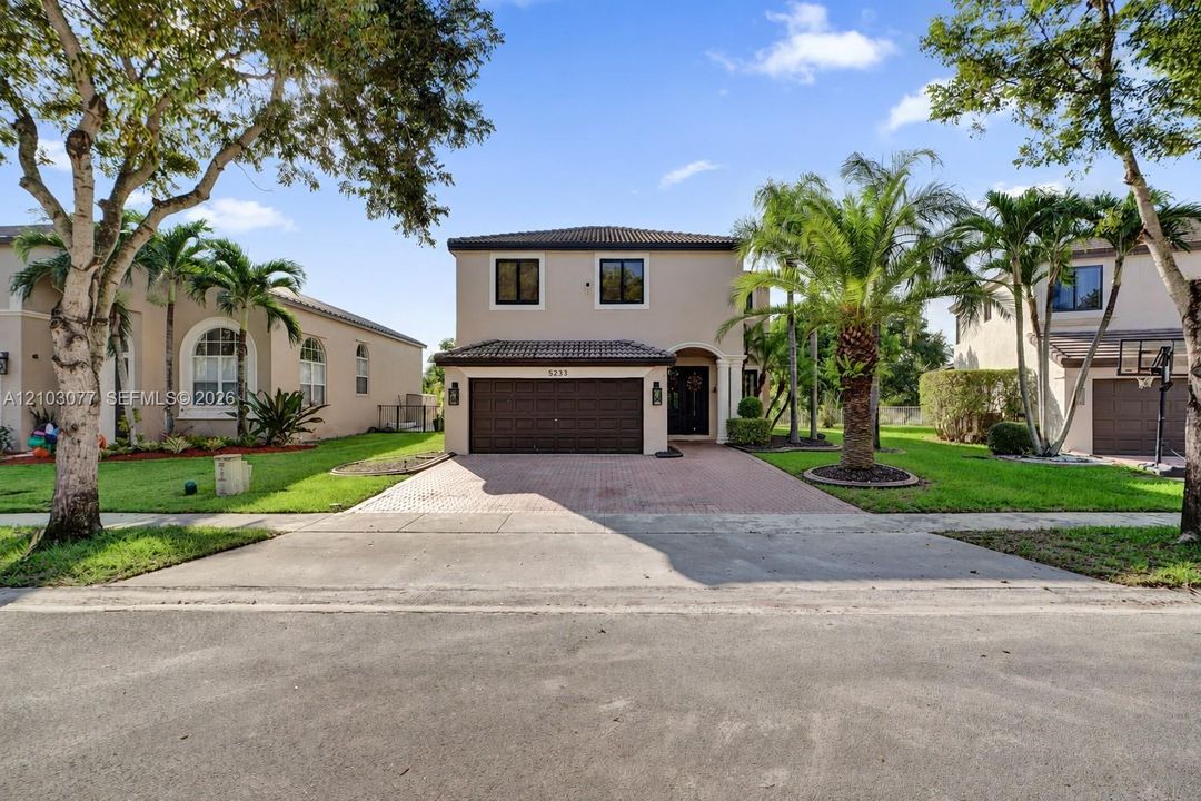 For Sale: $899,000 (5 beds, 2 baths, 2769 Square Feet)