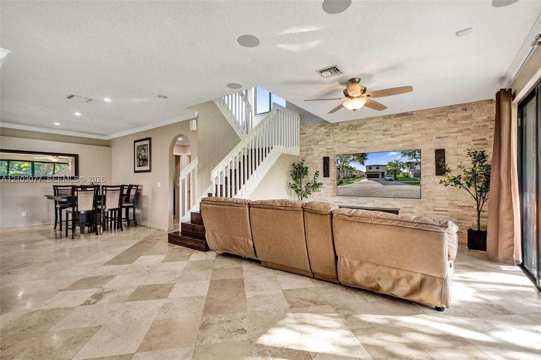 For Sale: $899,000 (5 beds, 2 baths, 2769 Square Feet)