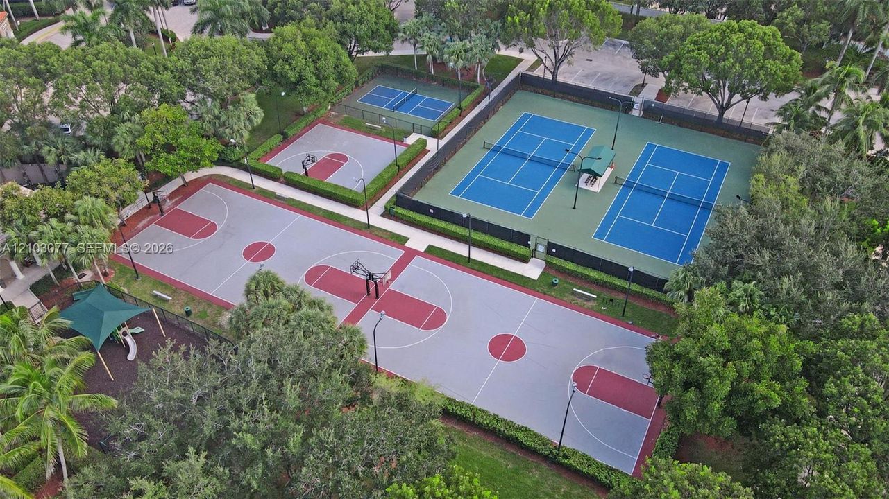 For Sale: $899,000 (5 beds, 2 baths, 2769 Square Feet)