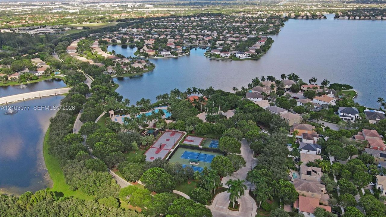 For Sale: $899,000 (5 beds, 2 baths, 2769 Square Feet)