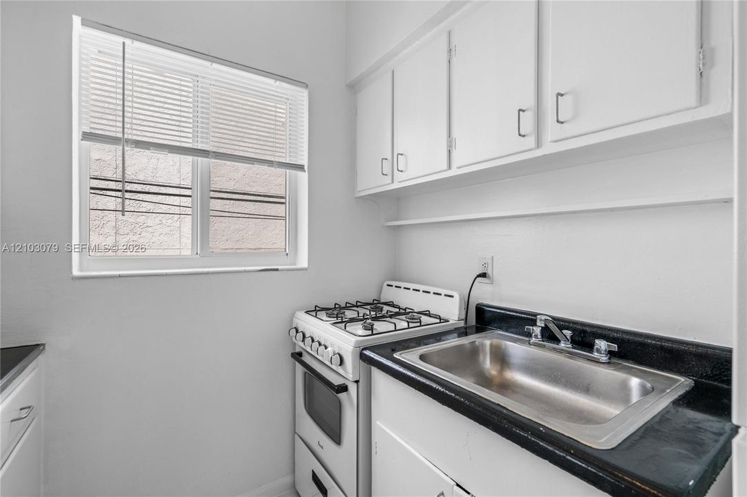 For Rent: $1,550 (0 beds, 1 baths, 450 Square Feet)