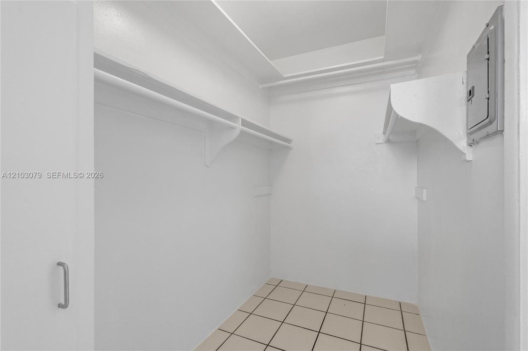 For Rent: $1,550 (0 beds, 1 baths, 450 Square Feet)