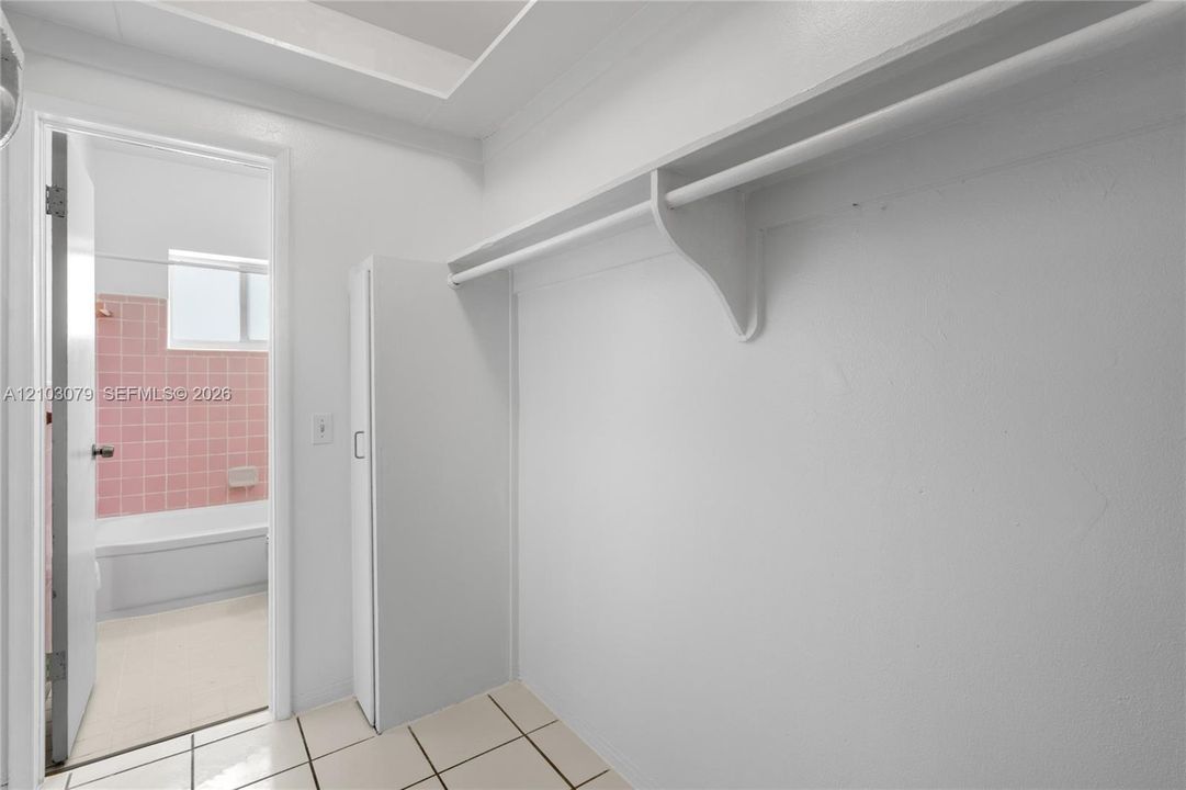 For Rent: $1,550 (0 beds, 1 baths, 450 Square Feet)