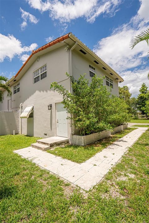 В аренду: $3,500 (3 спален, 2 ванн, 3687 Квадратных фут)