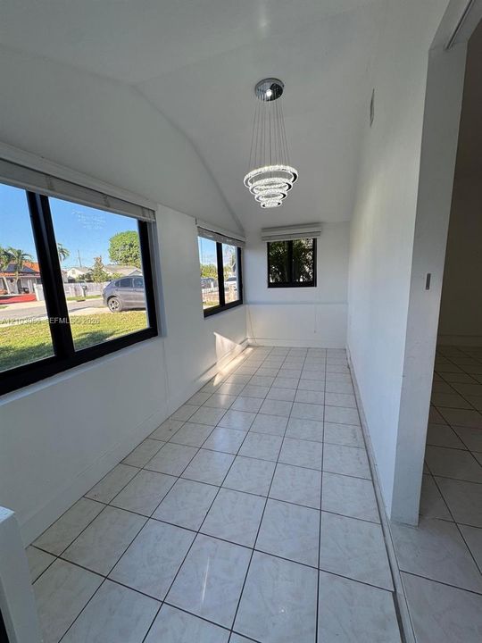 For Sale: $490,000 (2 beds, 1 baths, 849 Square Feet)