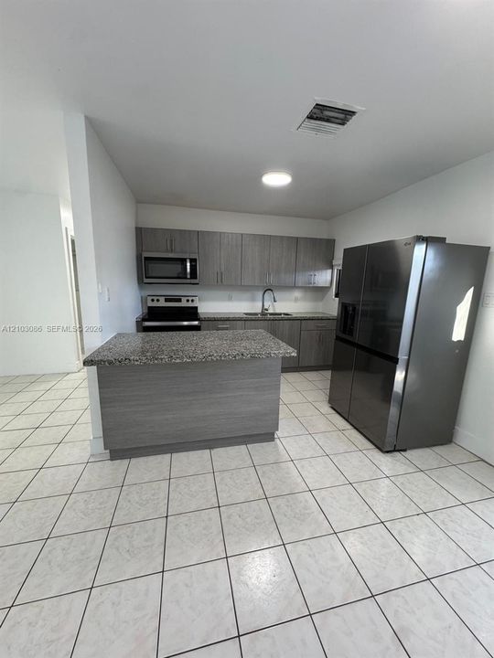 For Sale: $490,000 (2 beds, 1 baths, 849 Square Feet)