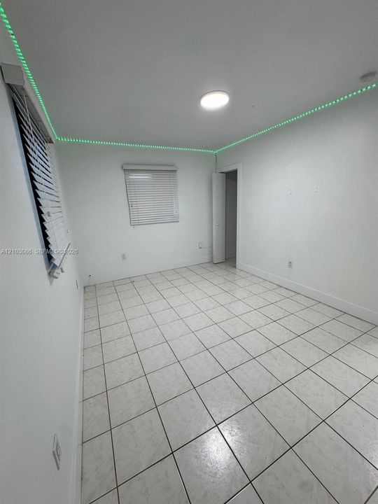 For Sale: $490,000 (2 beds, 1 baths, 849 Square Feet)