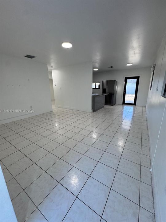 For Sale: $490,000 (2 beds, 1 baths, 849 Square Feet)