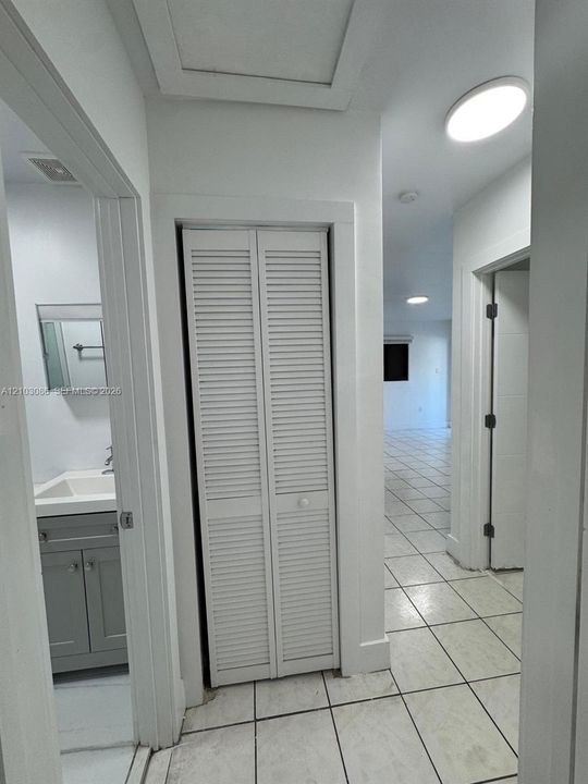 For Sale: $490,000 (2 beds, 1 baths, 849 Square Feet)