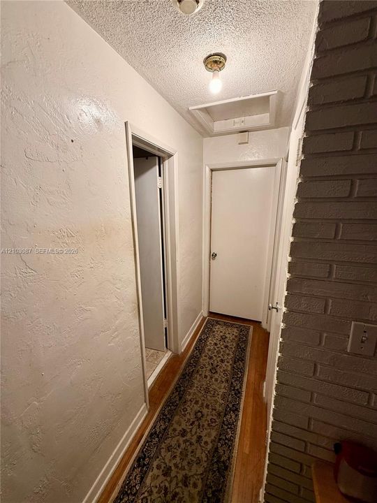 На продажу: $339,900 (2 спален, 1 ванн, 1063 Квадратных фут)