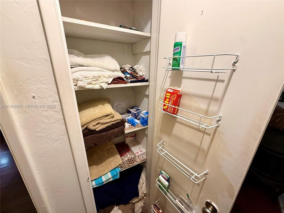 На продажу: $339,900 (2 спален, 1 ванн, 1063 Квадратных фут)