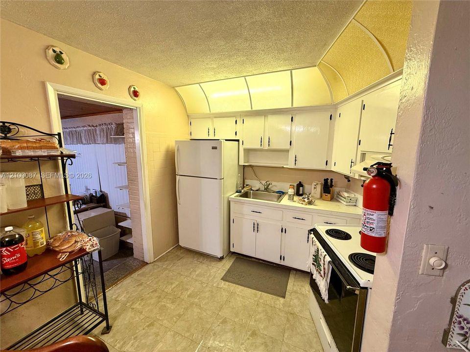 На продажу: $339,900 (2 спален, 1 ванн, 1063 Квадратных фут)