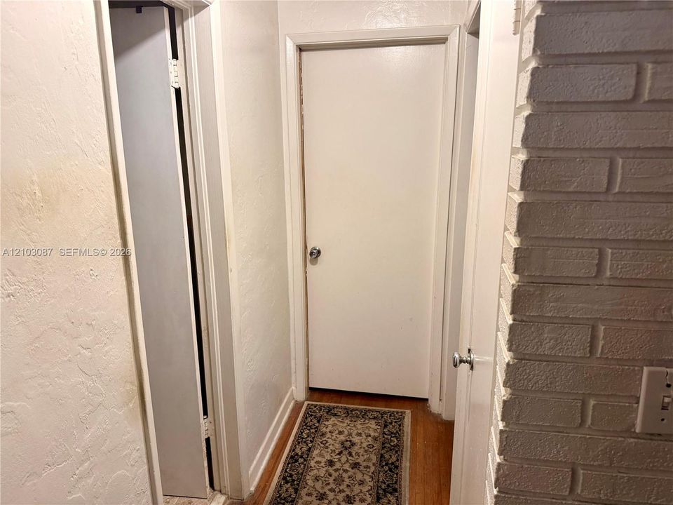 На продажу: $339,900 (2 спален, 1 ванн, 1063 Квадратных фут)