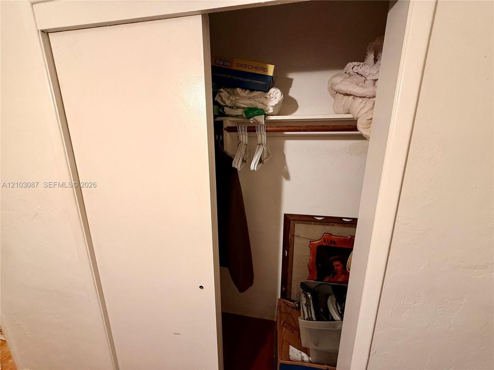 На продажу: $339,900 (2 спален, 1 ванн, 1063 Квадратных фут)