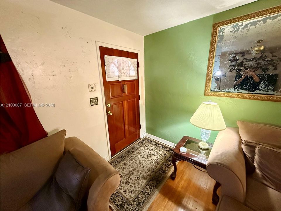 На продажу: $339,900 (2 спален, 1 ванн, 1063 Квадратных фут)