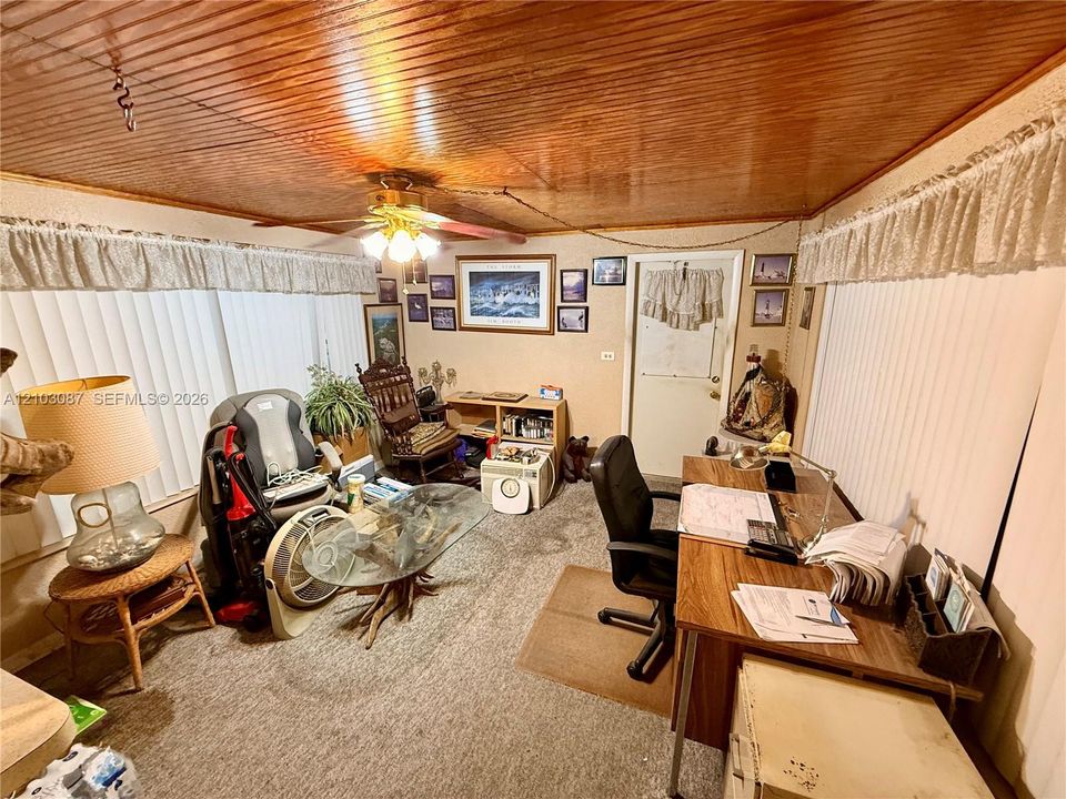 На продажу: $339,900 (2 спален, 1 ванн, 1063 Квадратных фут)
