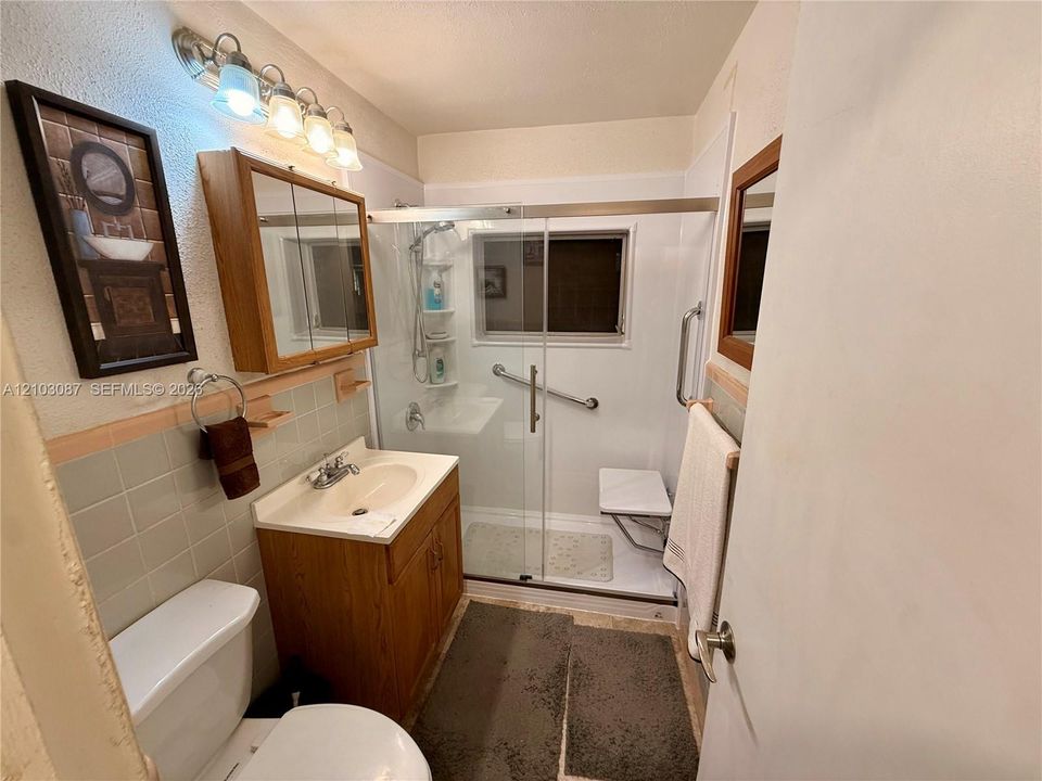 На продажу: $339,900 (2 спален, 1 ванн, 1063 Квадратных фут)