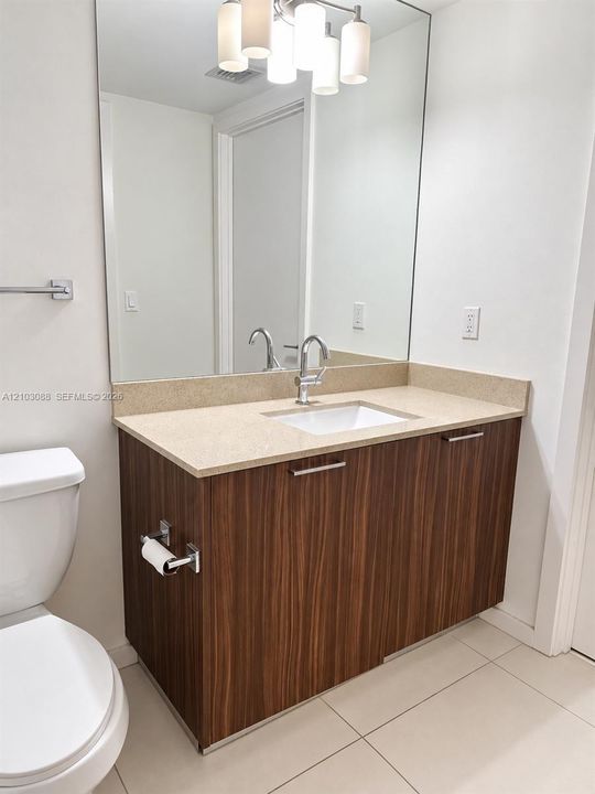 For Rent: $3,200 (2 beds, 2 baths, 950 Square Feet)