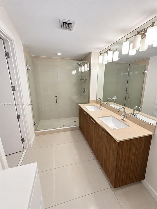 En Venta: $565,000 (2 camas, 2 baños, 950 Pies cuadrados)