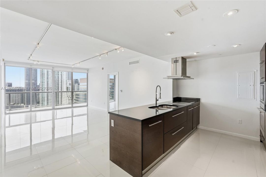 На продажу: $1,345,000 (2 спален, 2 ванн, 1518 Квадратных фут)