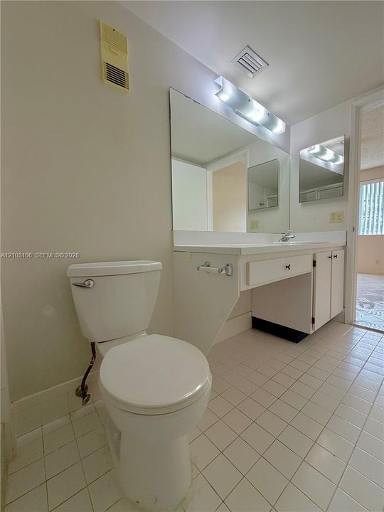 For Rent: $2,000 (2 beds, 2 baths, 825 Square Feet)
