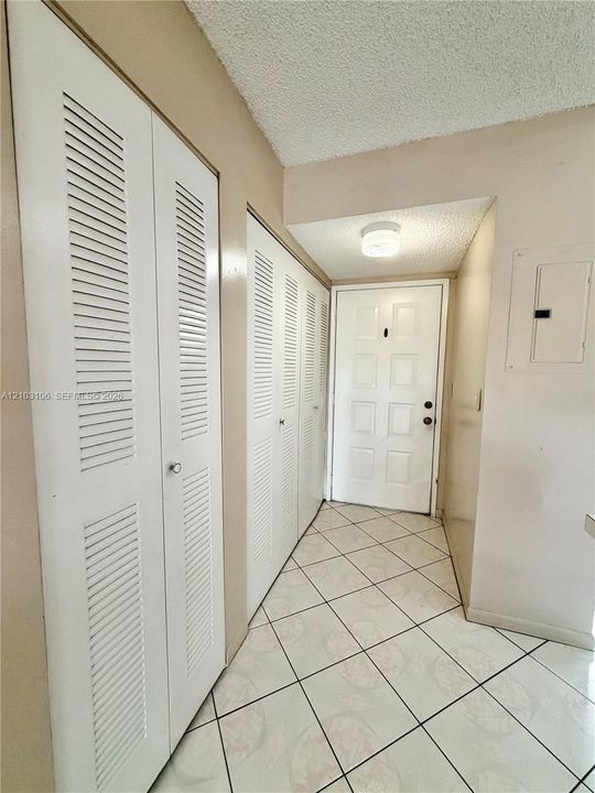 For Rent: $2,000 (2 beds, 2 baths, 825 Square Feet)