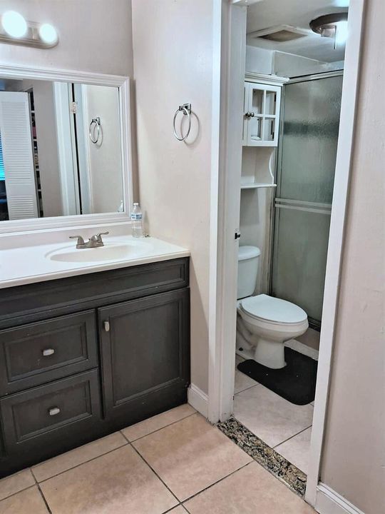 14_Bathroom-2