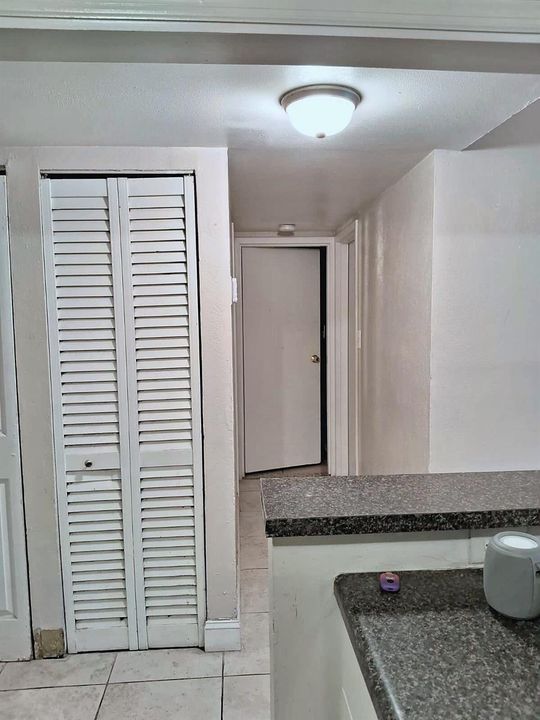 08_Hallway-Closet