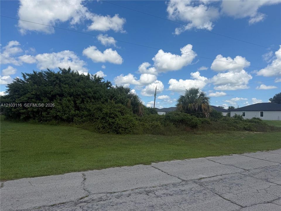 待售: $39,900 (0.42 acres)