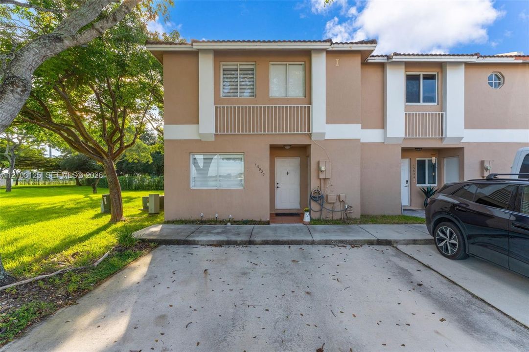 En Venta: $459,000 (3 camas, 2 baños, 1462 Pies cuadrados)