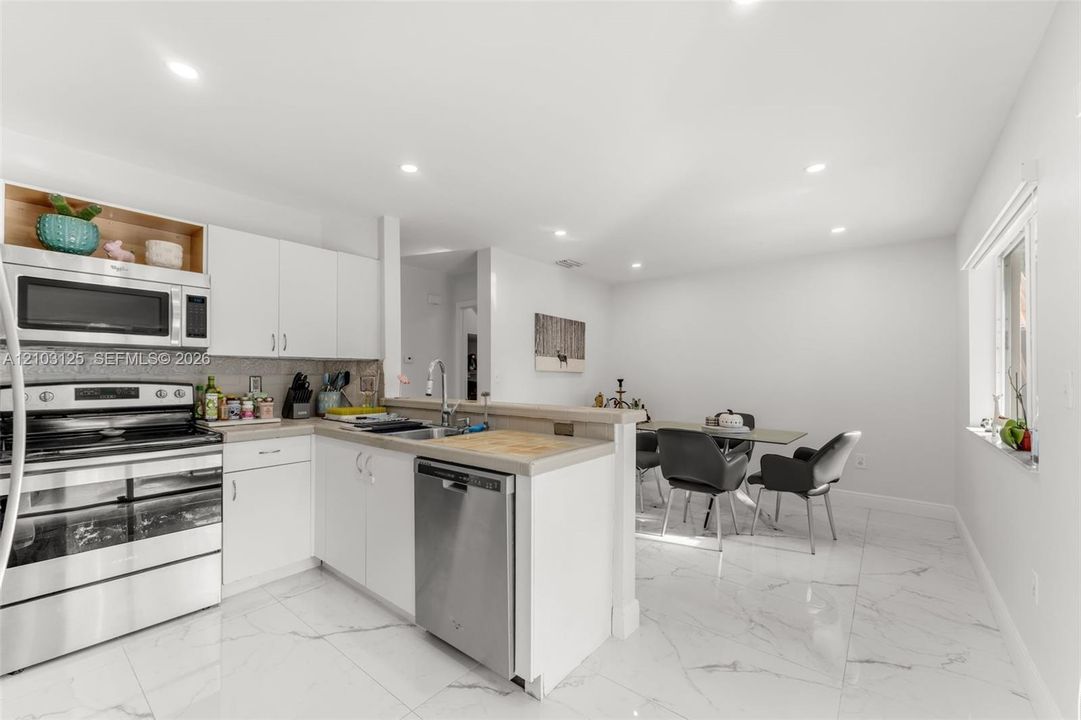 En Venta: $459,000 (3 camas, 2 baños, 1462 Pies cuadrados)