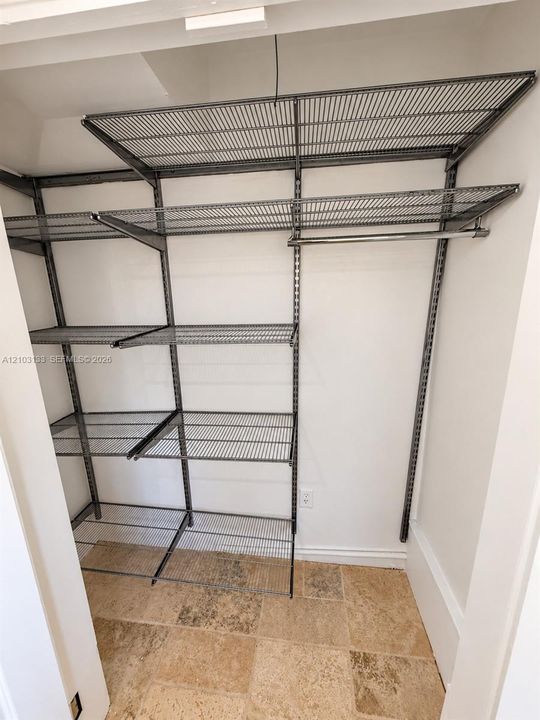 В аренду: $4,000 (2 спален, 2 ванн, 2533 Квадратных фут)