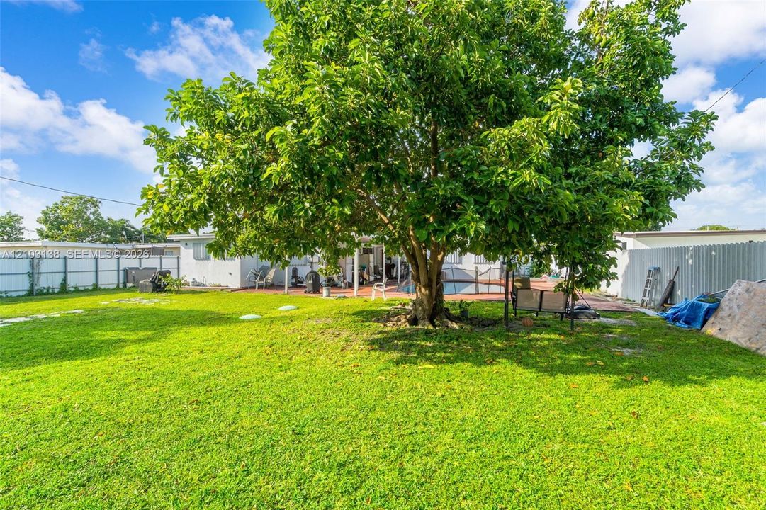 For Sale: $570,000 (4 beds, 3 baths, 1862 Square Feet)