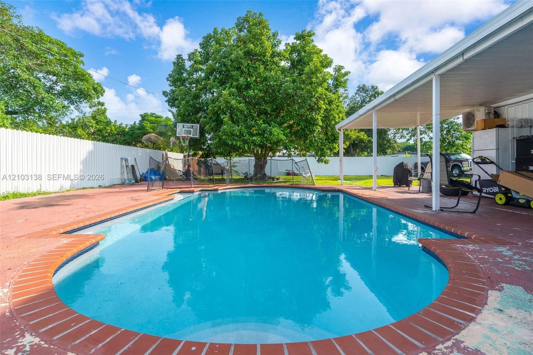 For Sale: $570,000 (4 beds, 3 baths, 1862 Square Feet)