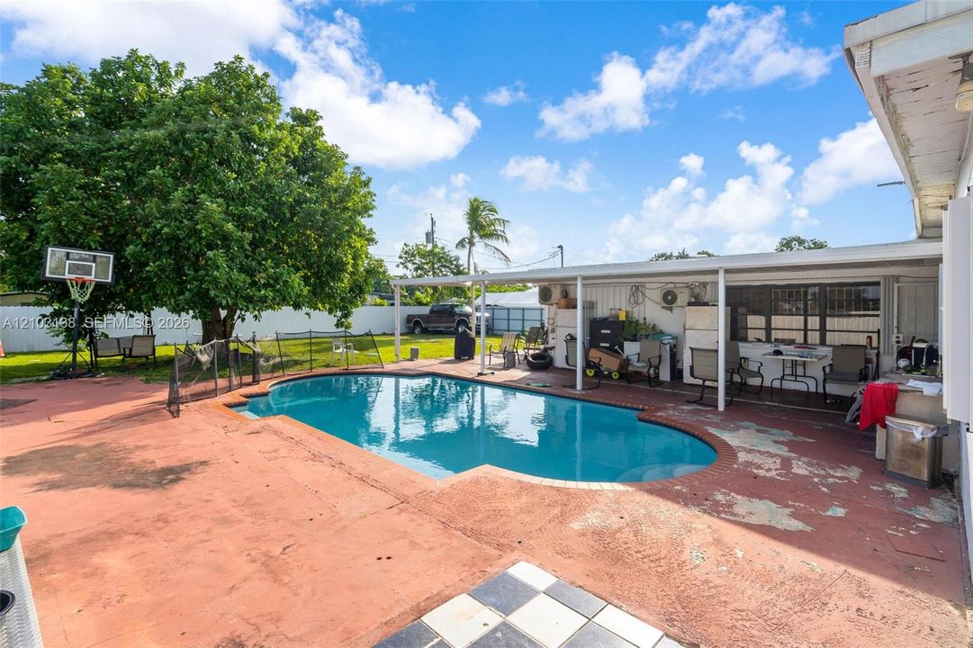 For Sale: $570,000 (4 beds, 3 baths, 1862 Square Feet)