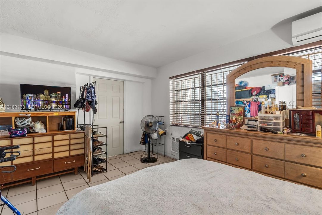 For Sale: $570,000 (4 beds, 3 baths, 1862 Square Feet)