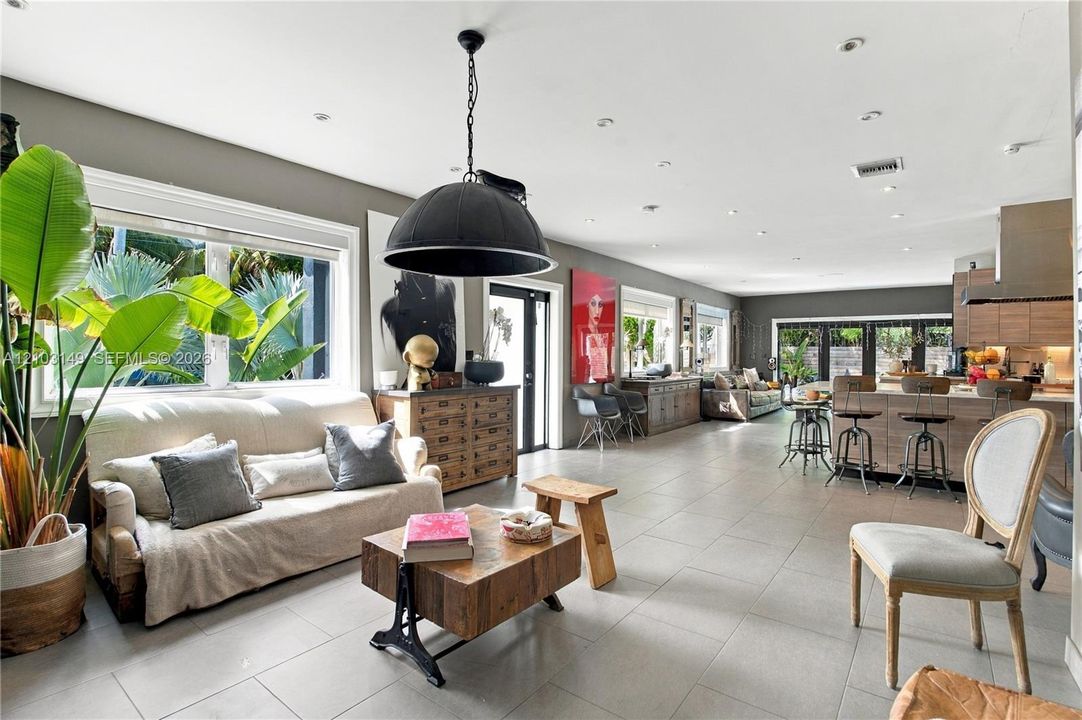 For Sale: $4,000,000 (4 beds, 3 baths, 2193 Square Feet)